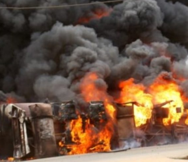 Oil tanker explodes at Karu Bridge