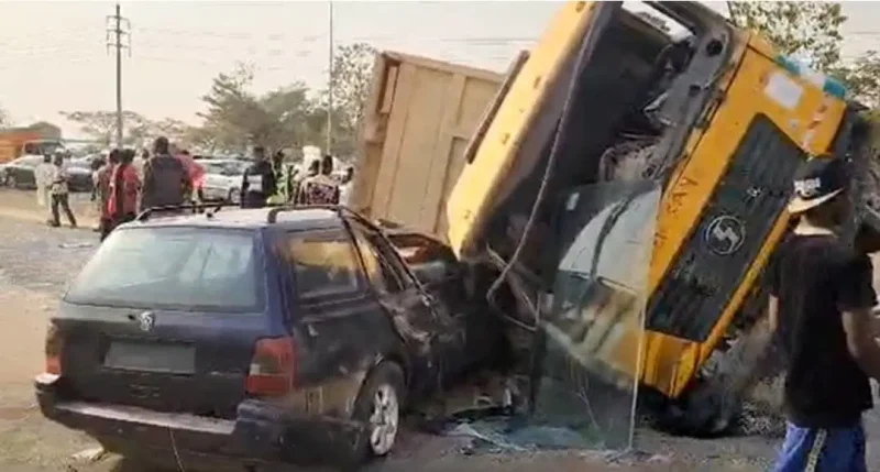 ACCIDENT: Driver, Conductor Escape Unhurt, As 12 Passengers Burn To Death Daily Report Nigeria ACCIDENT: Driver, Conductor Escape Unhurt, As 12 Passengers Burn To Death