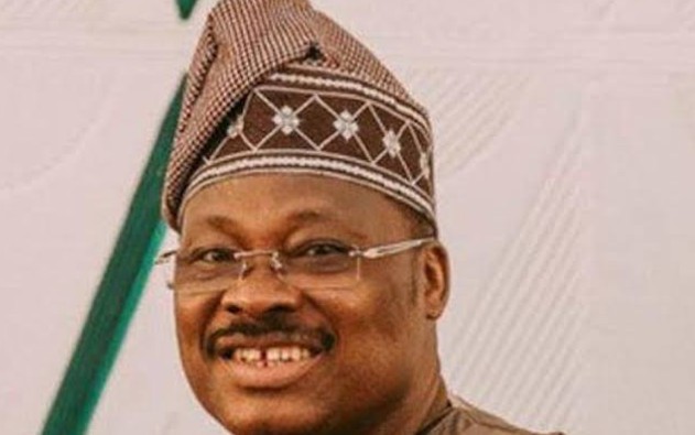PHOTOS: Man Trolled For Shading Ajimobi Even After Death | Daily Report Nigeria