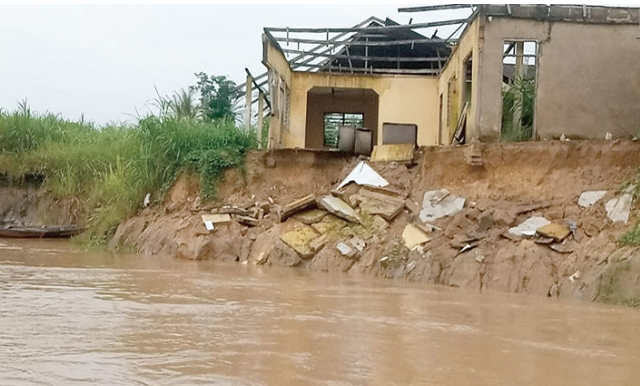 Erosion Dumps Over 50 Houses Into River Niger in Delta | Daily Report Nigeria