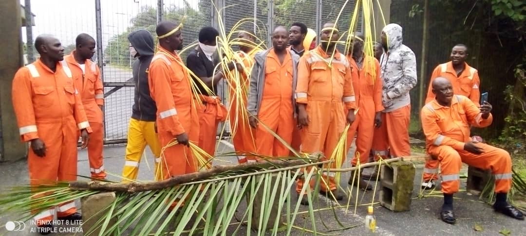 Delta Community Youths Shutdown SPDC Facility Over Sack of Indigenous Workers | Daily Report Nigeria