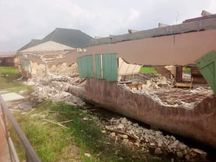 Photos: Primary School Built By DESOPADEC Collapse in Delta | Daily Report Nigeria