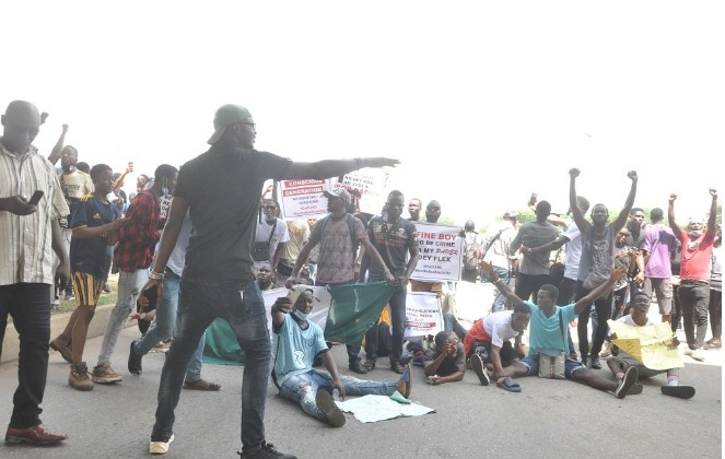 #EndSARS: Protesters Storm Osogbo Roads, House Of Assembly | Daily Report Nigeria