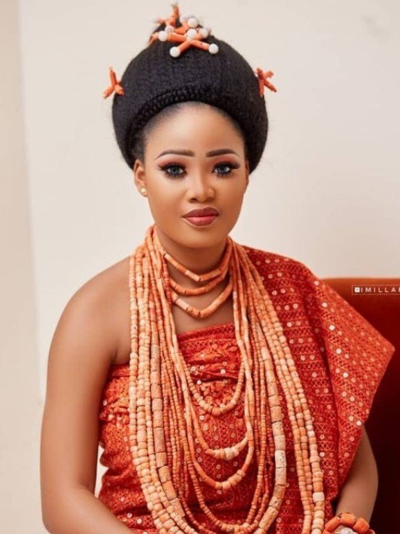 Oba Of Benin's Wife, Queen Ewuare Places Curse On Internet Fraudsters | Daily Report Nigeria