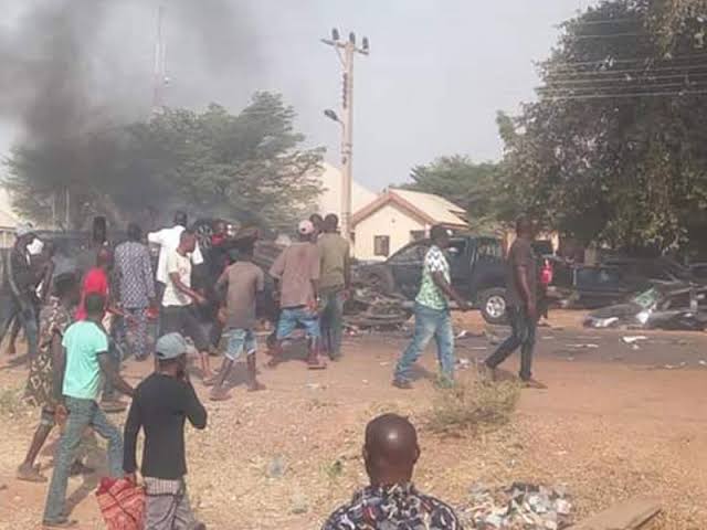 Hoodlums Attack Police Station, Kills Three Officers, Injures Two in Ebonyi | Daily Report Nigeria