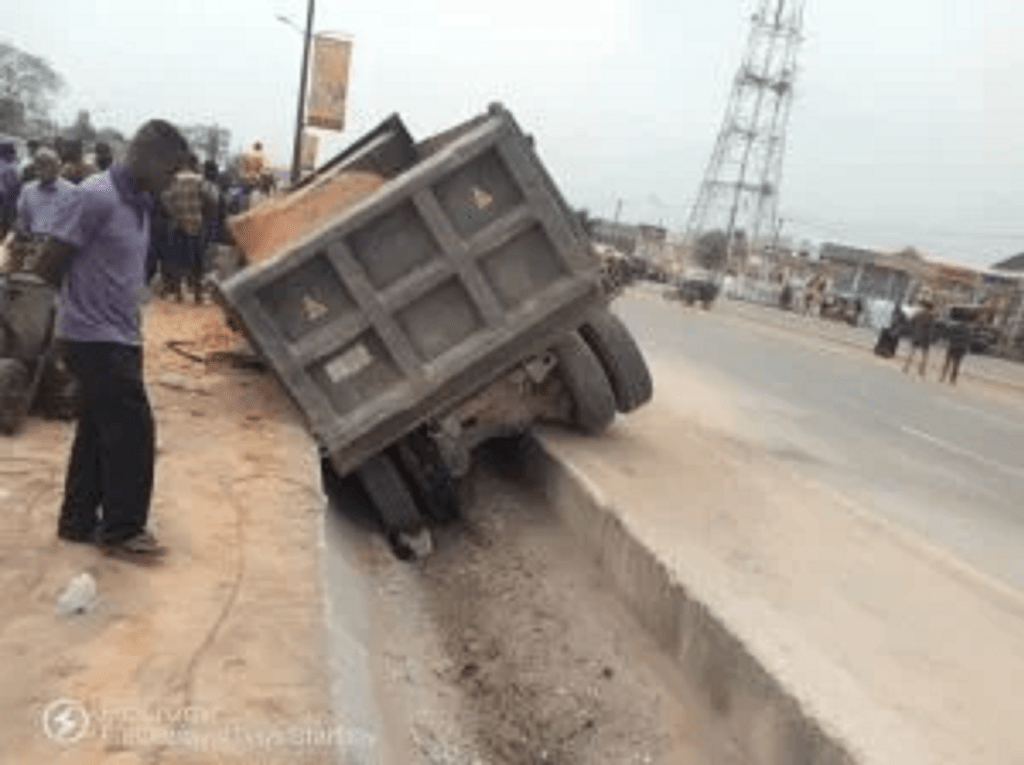 Truck Kills 4 Female Hawkers in Onitsha | Daily Report Nigeria