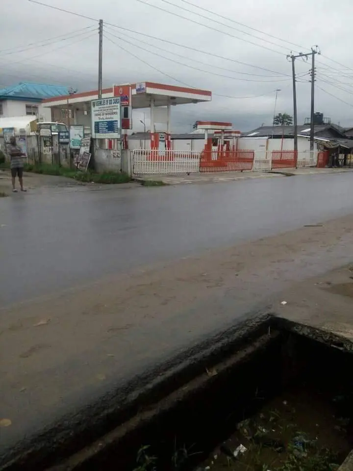 Photos: Shops, Banks, Schools Closed as Igbos Obey Sit-at-Home Order | Daily Report Nigeria