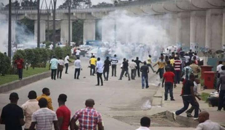 Five Dead as APC Factions Clash Over Election Banner in Lagos | Daily Report Nigeria