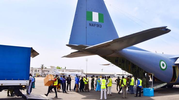 8 Persons Feared Dead as Nigeria Military Aircraft Crashes in Kaduna | Daily Report Nigeria