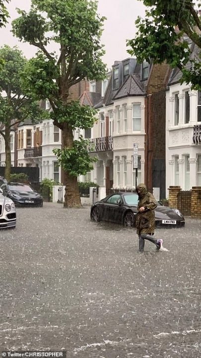 London Streets Flooded After 90-Minute Downpour [Photos] | Daily Report Nigeria