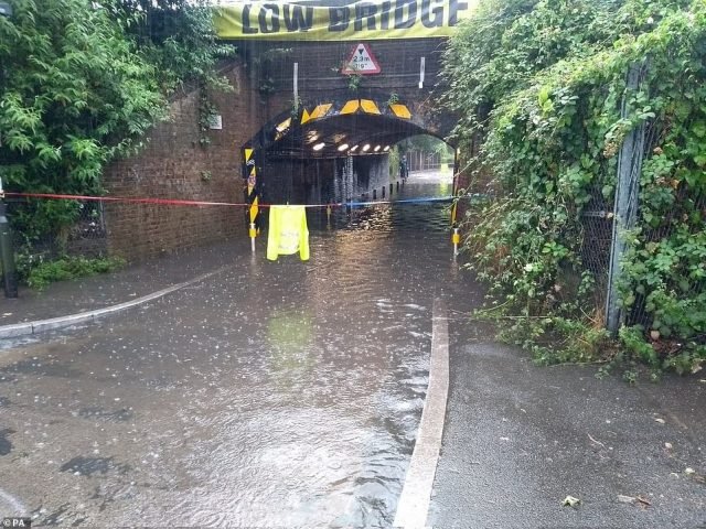 London Streets Flooded After 90-Minute Downpour [Photos] | Daily Report Nigeria