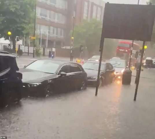 London Streets Flooded After 90-Minute Downpour [Photos] | Daily Report Nigeria