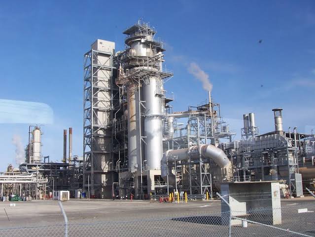 Breaking: FG Approves $1.4b For Rehabilitation of Warri, Kaduna Refineries | Daily Report Nigeria