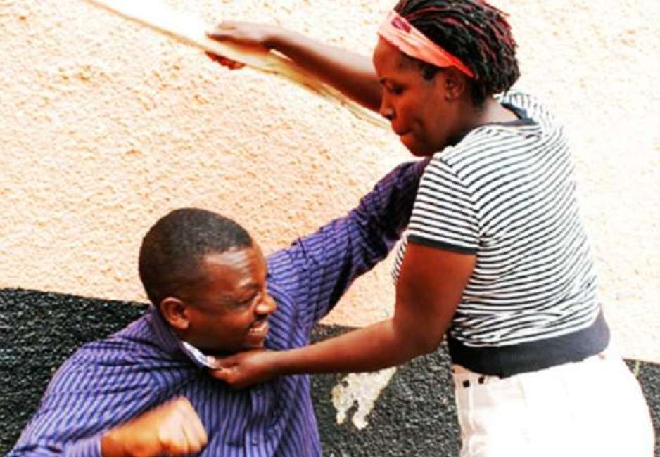 Women Beat Man up For Wooing Underage Girl in a Commercial Bus | Daily Report Nigeria