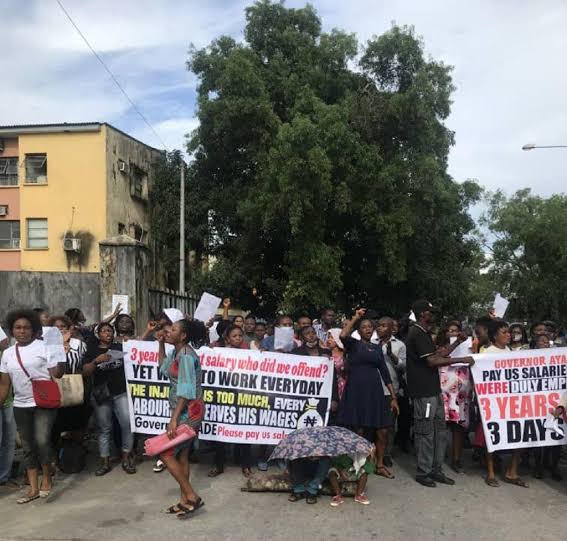 BREAKING: Civil Servants Protest Over Unpaid Wages in Calabar | Daily Report Nigeria