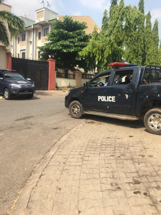 BREAKING: Police Take Over APC National Secretariat (PHOTOS) | Daily Report Nigeria