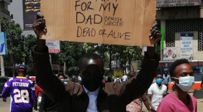 Young Man Hits The Streets With Placard in Search For His Biological Father | Daily Report Nigeria