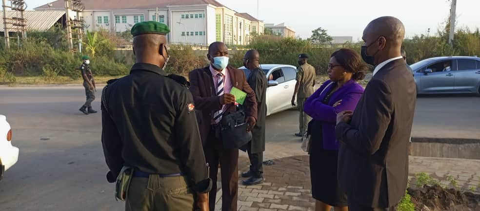 Unvaccinated EFCC Staffs Barred from Head Office in Abuja | Daily Report Nigeria