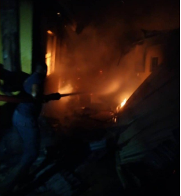 Fire Razes Residential Building in Kwara | Daily Report Nigeria