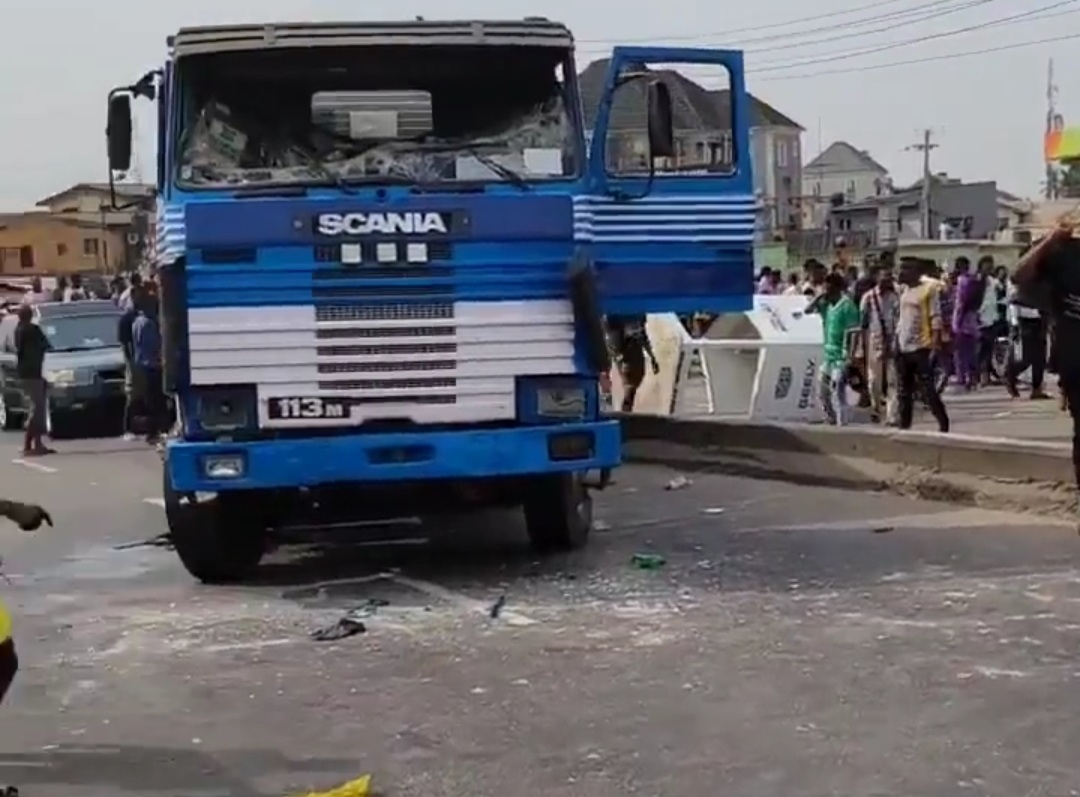 Two Students Killed, 12 Injured in Lagos Truck Accident - Police | Daily Report Nigeria