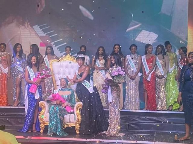 Teenage Hijab Model Shatu Garko Crowned Miss Nigeria 2021 | Daily Report Nigeria