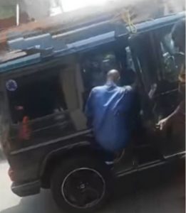 Lady Laments as She Sees a Rich Man Using G-Wagon to Carry Plywood | Daily Report Nigeria