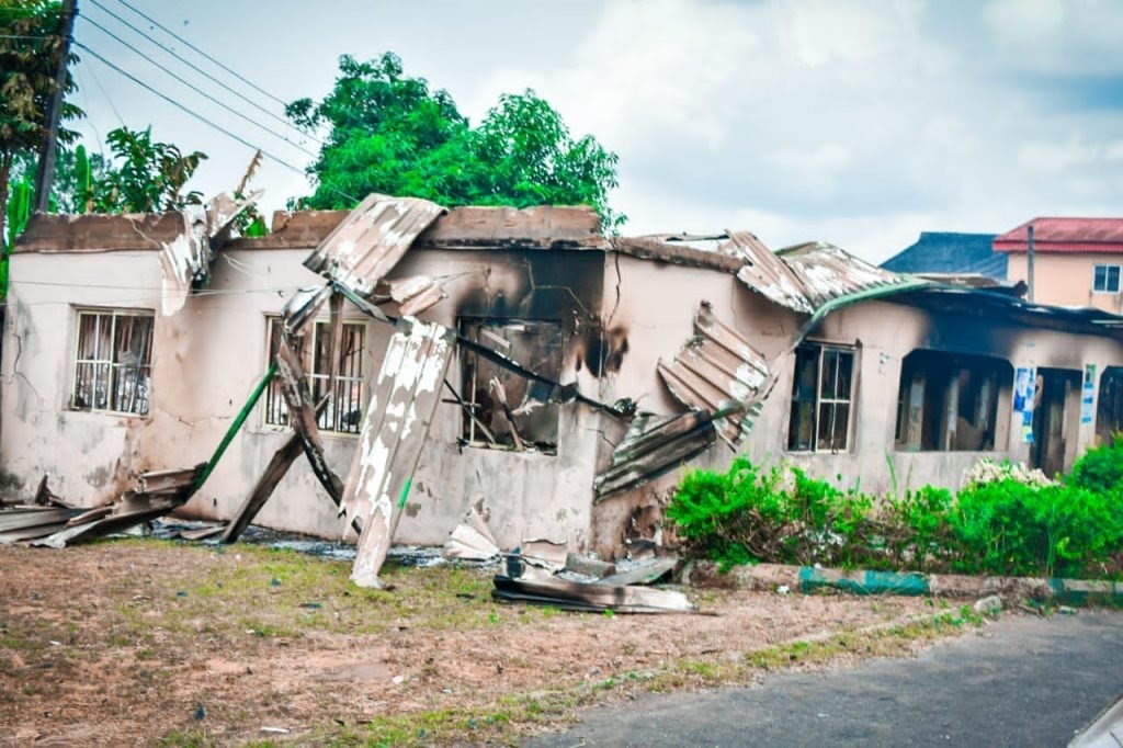 Gunmen Raze Anambra Council Secretariat | Daily Report Nigeria