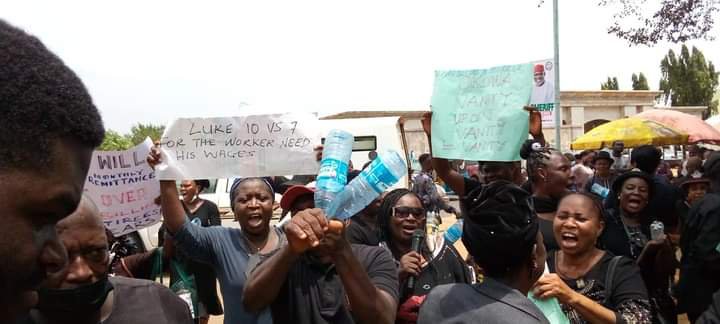 Retirees Protest Non-payment of Benefits in Delta | Daily Report Nigeria