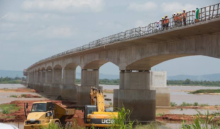 There Will Be Power Disruption As Second Niger Bridge Gets Completed in April - Fashola | Daily Report Nigeria