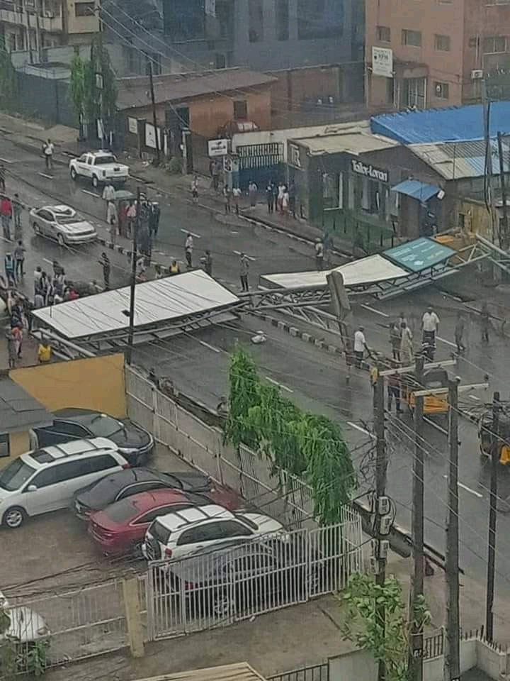 Huge Billboard Falls on Tricycle in Lagos | Daily Report Nigeria