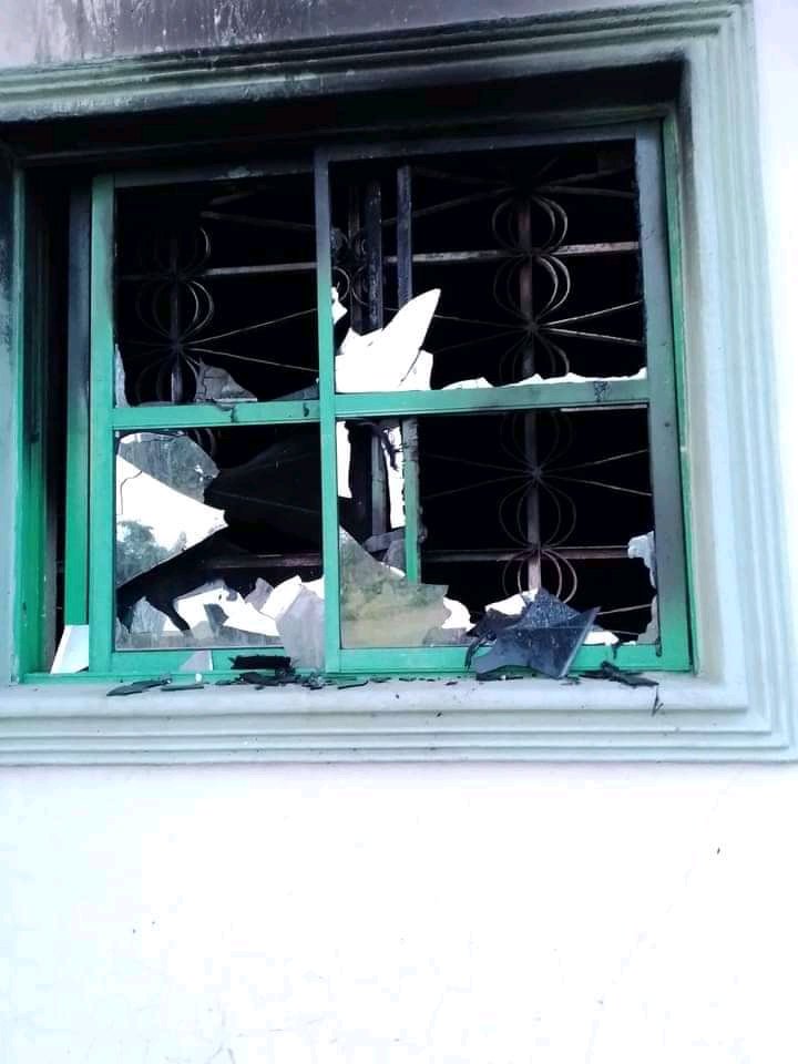 BREAKING: Hoodlums Set Ablaze Bayelsa Lawmaker, Fred Agbedi's Home | Daily Report Nigeria