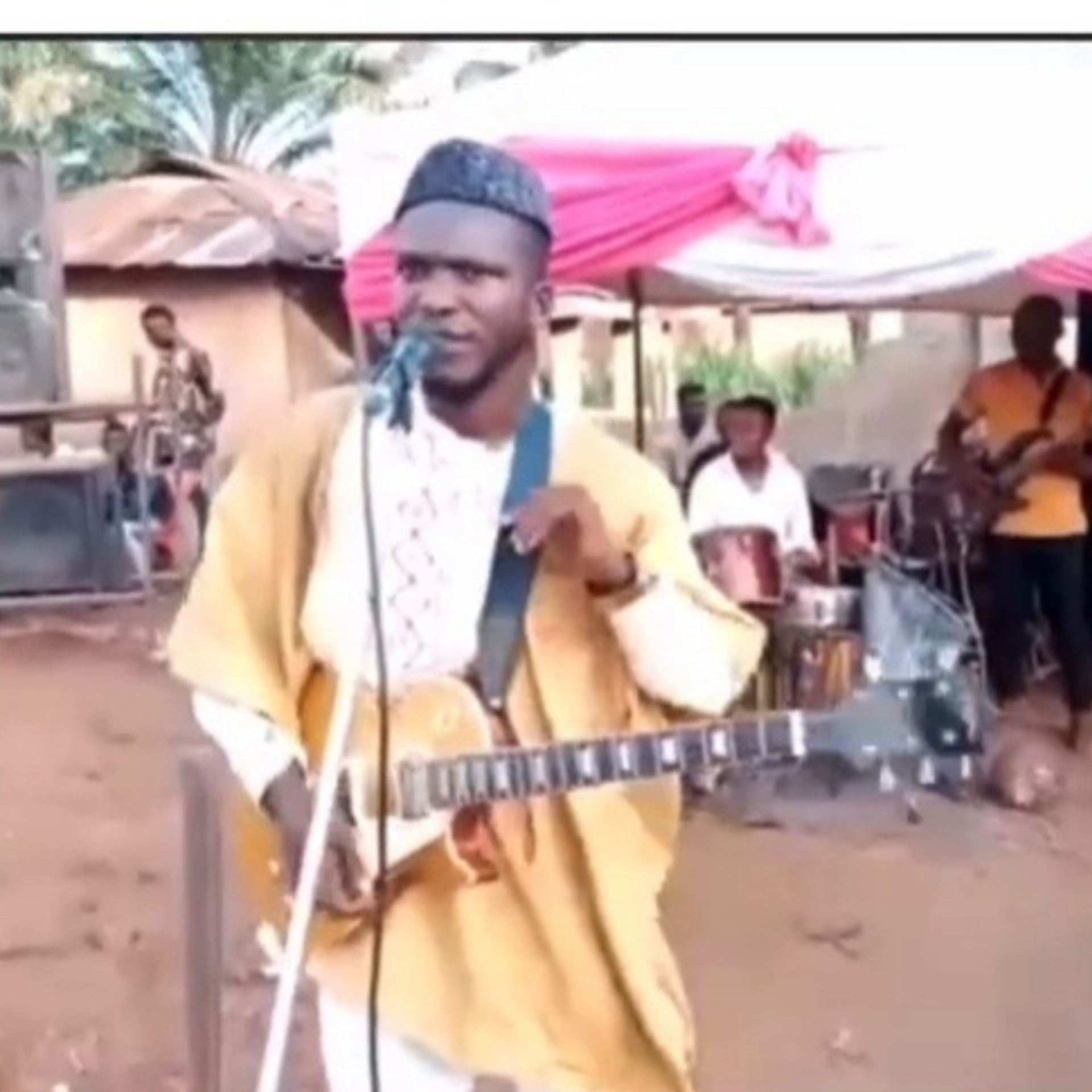 VIDEO: Musician, Guests Take To Their Heels At A Funeral Over Fear Of Gunmen | Daily Report Nigeria