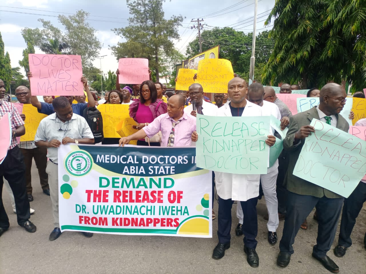 Abia Doctors Protest, Threatens Strike Over Kidnap Of Colleague | Daily Report Nigeria