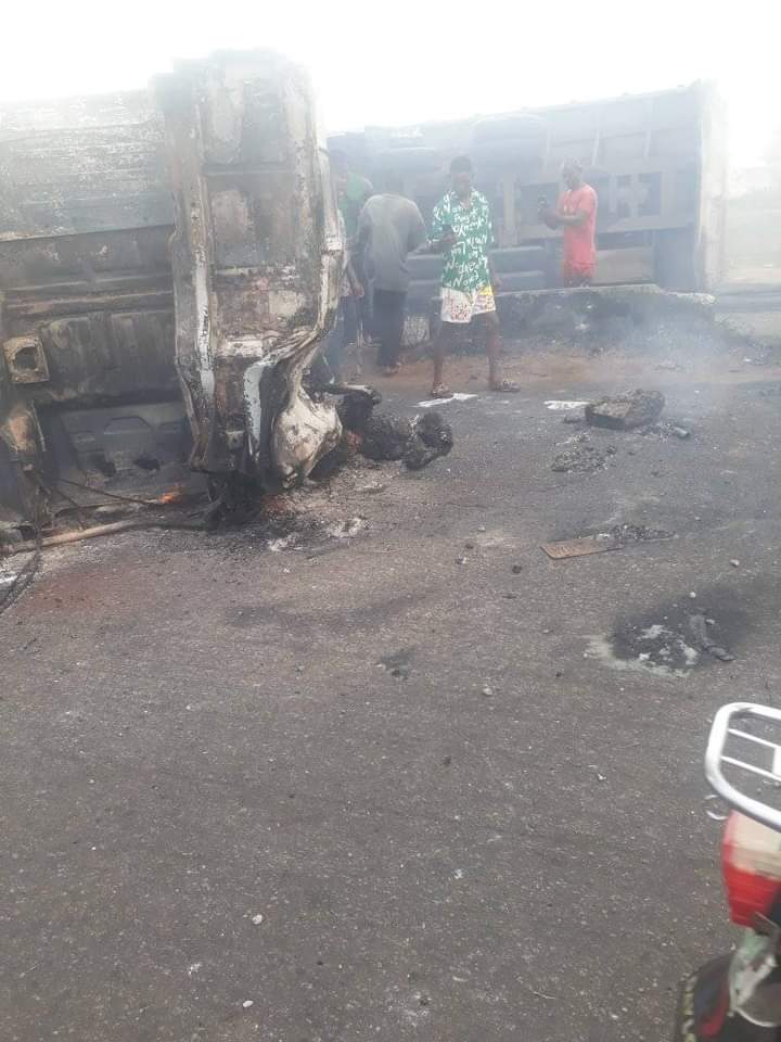 BREAKING: All Dead as Tanker Collides With 18-Seater Bus in Delta | Daily Report Nigeria