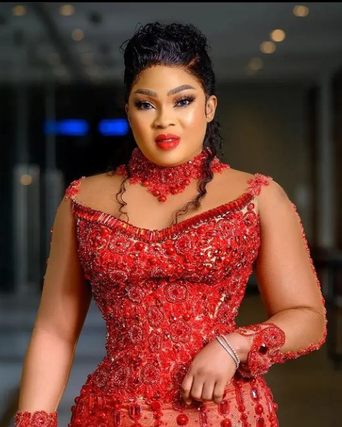 Owo: I Will Attack Any Celebrity Who Campaigns For Same Old Men– Regina Chukwu | Daily Report Nigeria