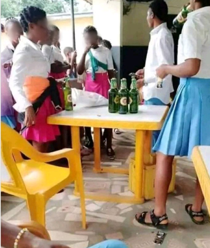 WAEC Students Celebrate End of Exams In Beer Parlour (Photos) | Daily Report Nigeria