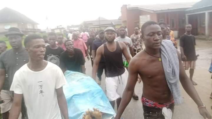 Protesters Occupy SPDC Forcados Terminal With Body of Youth Killed by Soldiers | Daily Report Nigeria