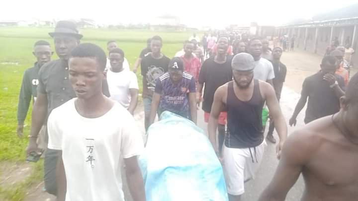 Protesters Occupy SPDC Forcados Terminal With Body of Youth Killed by Soldiers | Daily Report Nigeria