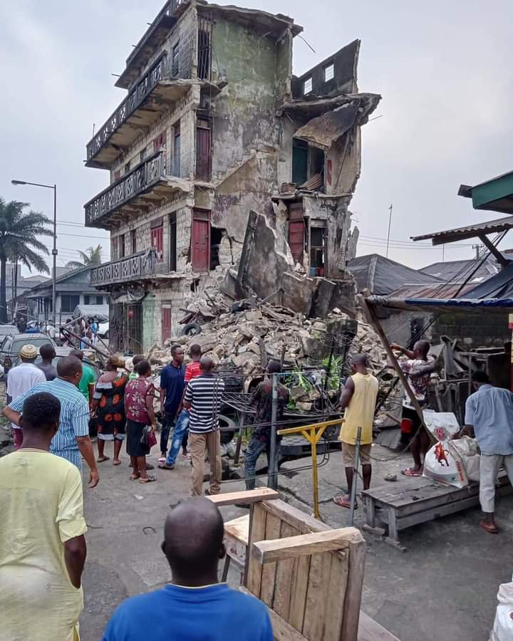 PHOTOS: Three-Storey Building Collapses In Rivers | Daily Report Nigeria