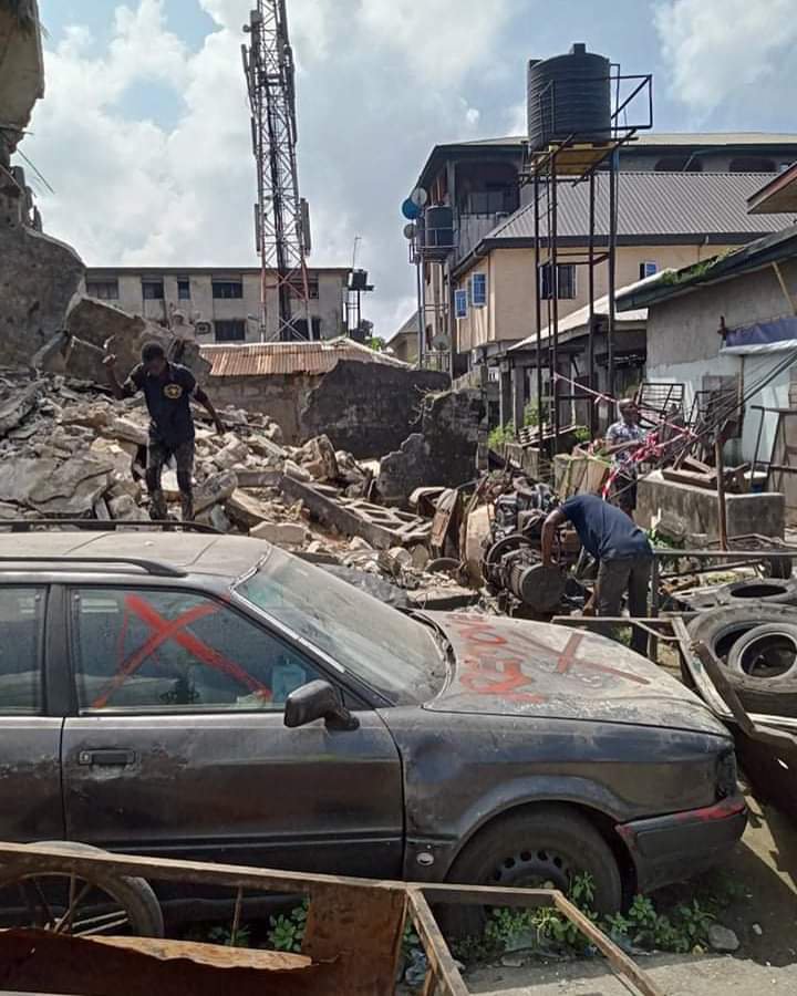 PHOTOS: Three-Storey Building Collapses In Rivers | Daily Report Nigeria