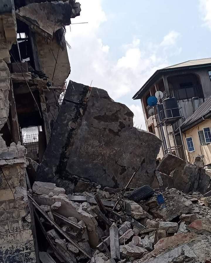 PHOTOS: Three-Storey Building Collapses In Rivers | Daily Report Nigeria