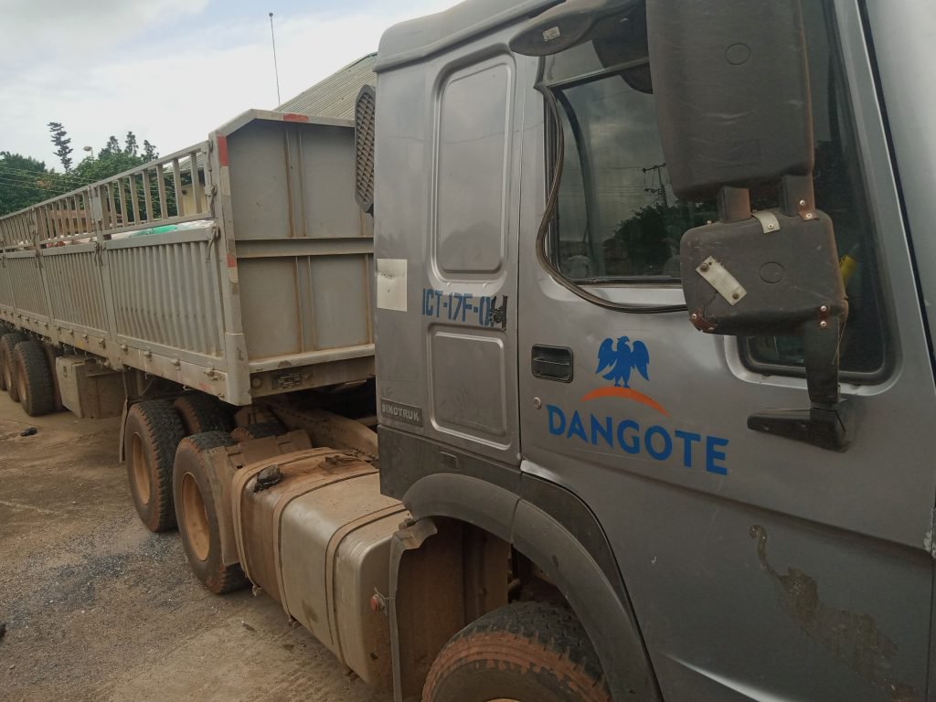 Customs Intercept ‘Dangote Trucks Loaded with Smuggled Rice in Ogun | Daily Report Nigeria