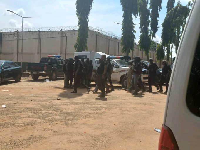 Photos: Kuje Prison After Terrorists Attack | Daily Report Nigeria