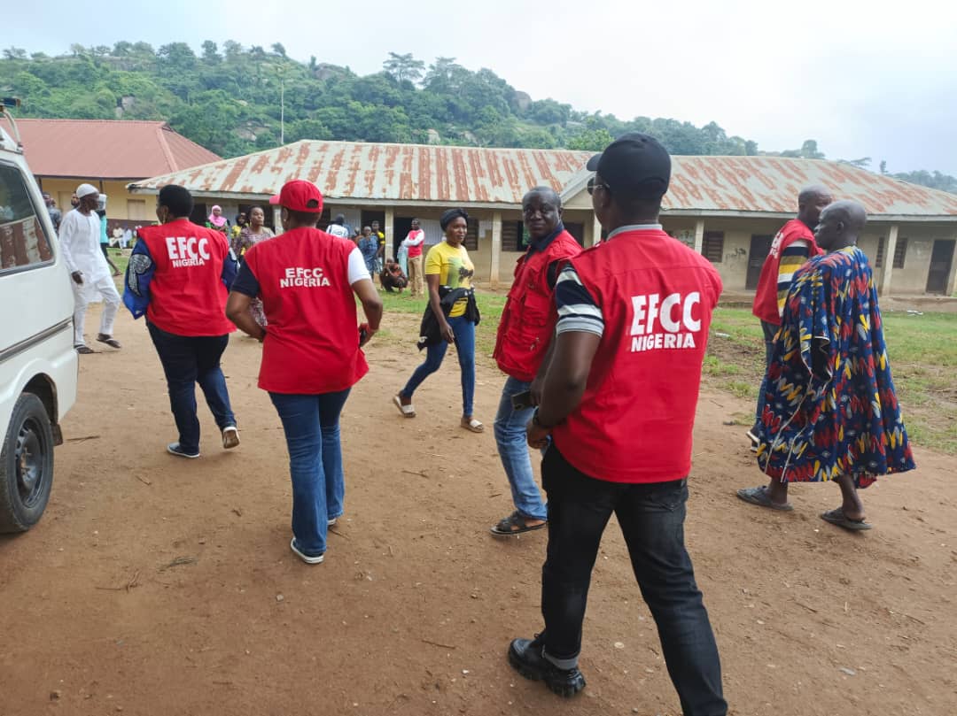 Osun poll: EFCC Arrests Suspected Vote Buyers | Daily Report Nigeria