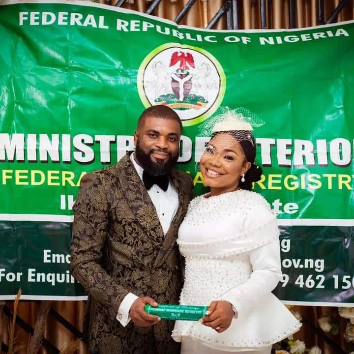 Mercy Chinwo, Pastor Blessed Wed in Court (Photos) | Daily Report Nigeria