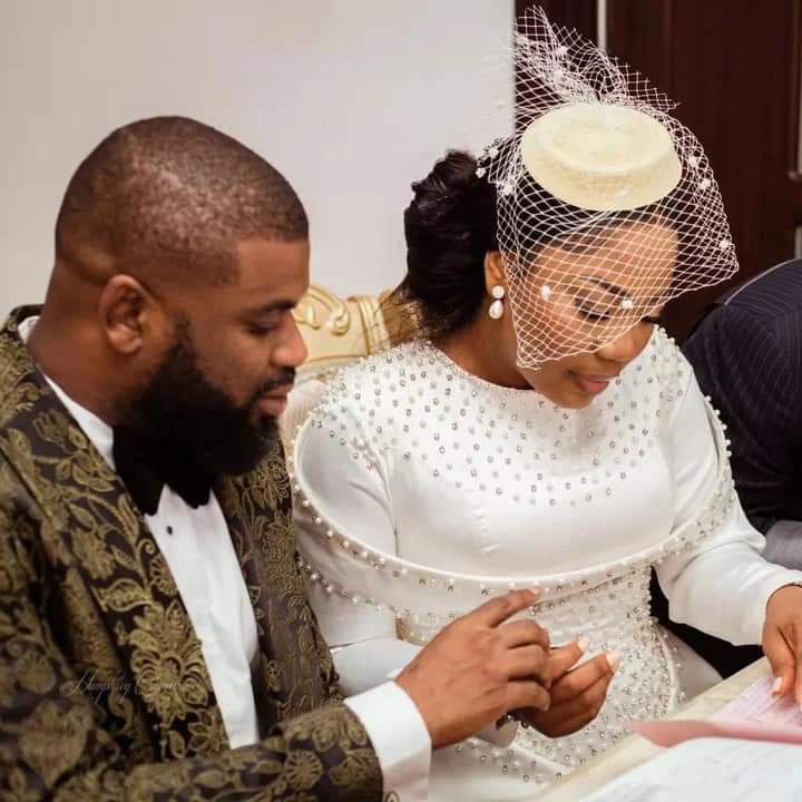 Mercy Chinwo, Pastor Blessed Wed in Court (Photos) | Daily Report Nigeria