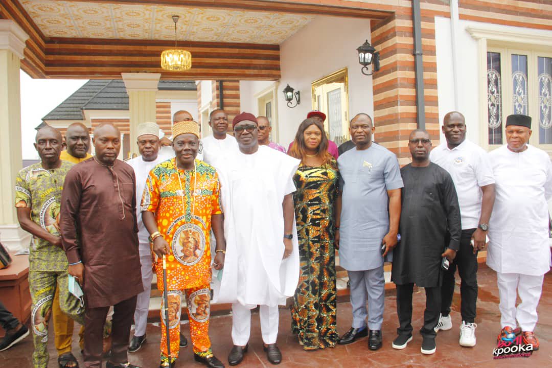 Wayles Honors Mother at 3rd Memorial Service img 20220816 wa00742576303348178540074