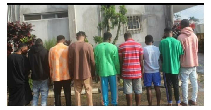 EFCC Arrests Two ‘Yahoo’ Schools' Owners, Students | Daily Report Nigeria