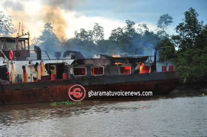 Oil Theft: Military Set Ablaze Vessel Caught Loading Crude Oil in Delta | Daily Report Nigeria