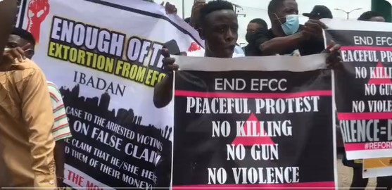 EFCC Reacts to "End EFCC" Protest Against Raids, Arrests | Daily Report Nigeria